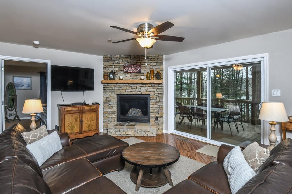 TV and multimedia, Living room, Seating area, Garden view, fireplace, furniture
