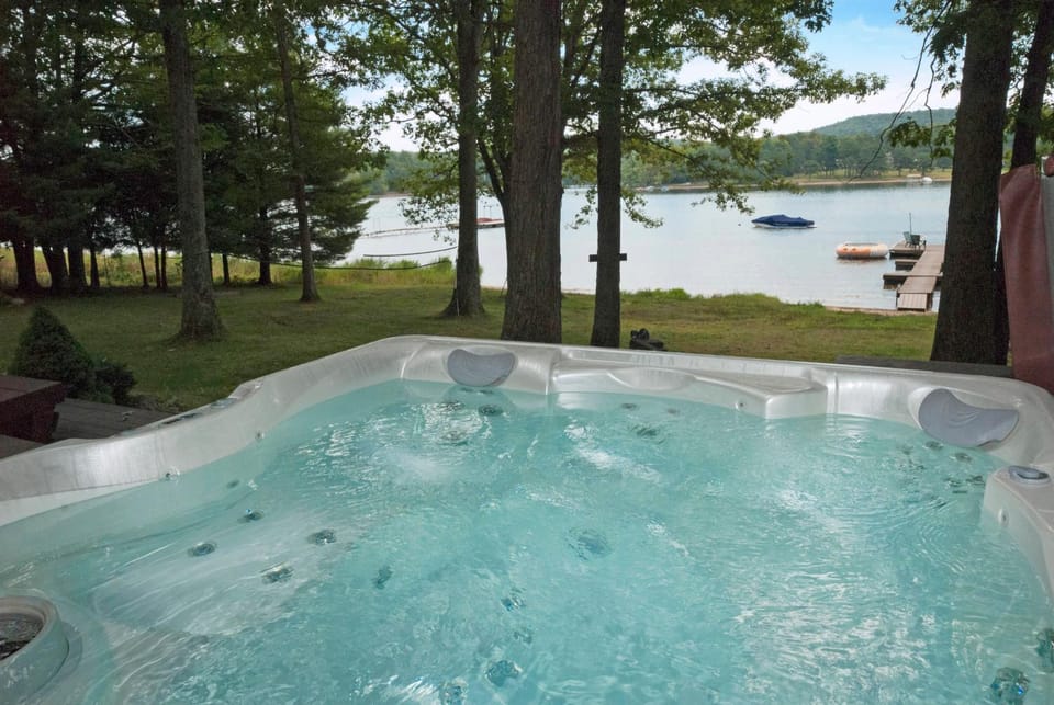 Natural landscape, Hot Tub, Lake view, Mountain view