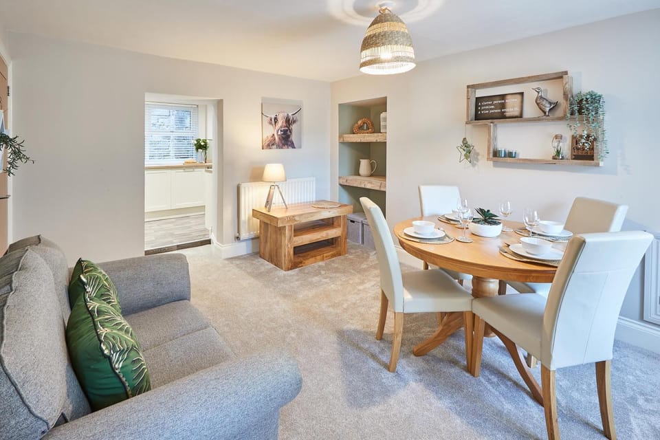 Seating area, Dining area