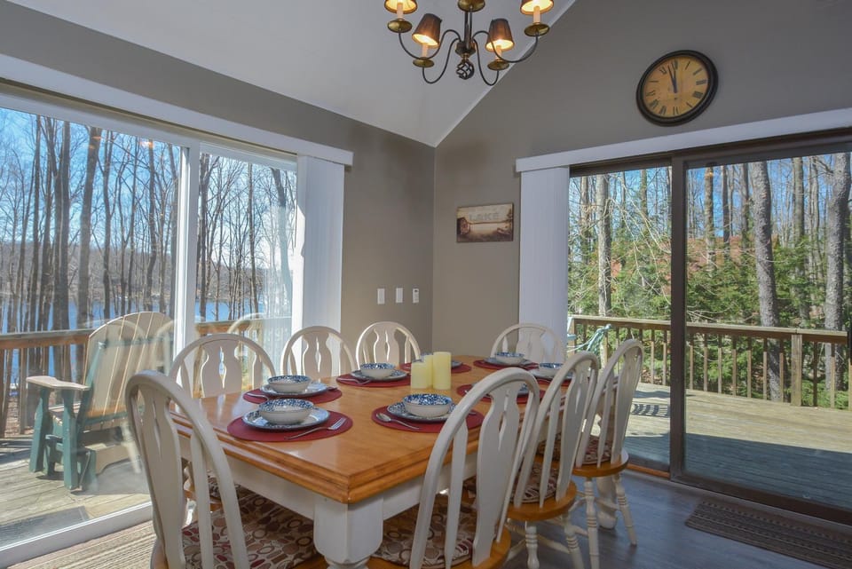 Balcony/Terrace, Dining area, Garden view, Lake view, furniture