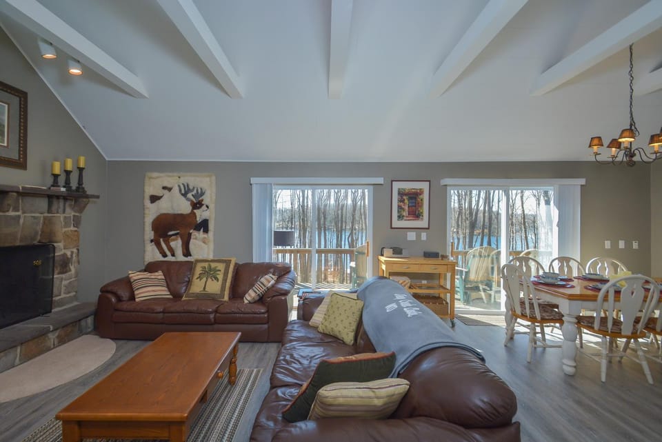 View (from property/room), Living room, Seating area, Dining area, Garden view, Lake view, fireplace, furniture