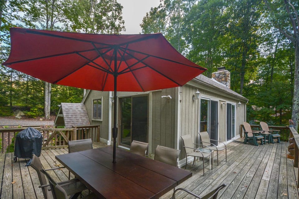 Property building, Patio, Natural landscape, BBQ facilities, Garden, Seating area, Garden view