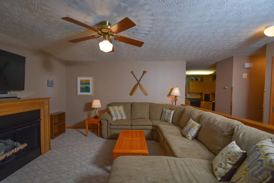 TV and multimedia, Kitchen or kitchenette, Living room, Seating area, fireplace, furniture