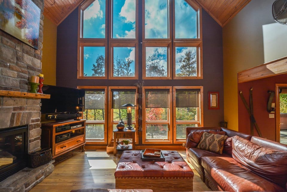 TV and multimedia, View (from property/room), Living room, Garden view, fireplace, furniture