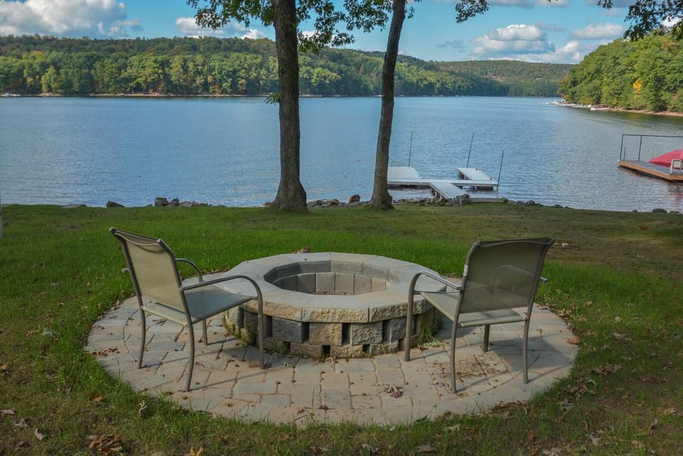 Natural landscape, Seating area, Canoeing, Garden view, Lake view, fireplace