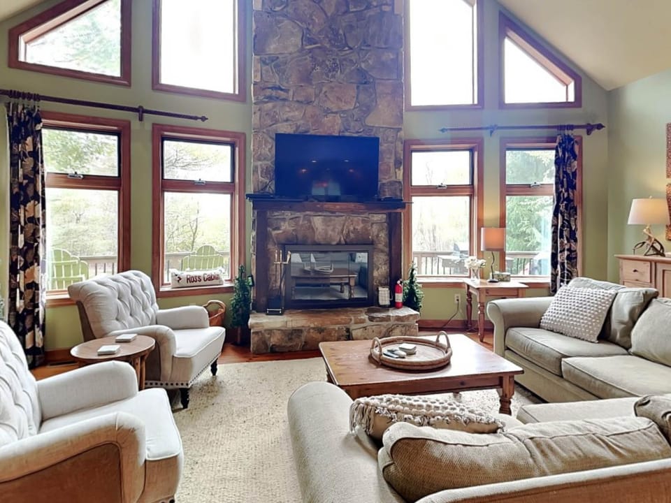 Mountainlair House in Deep Creek Lake