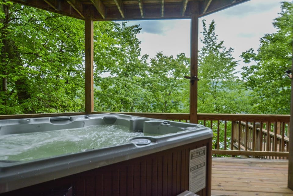 Natural landscape, Hot Tub, Balcony/Terrace, Garden view