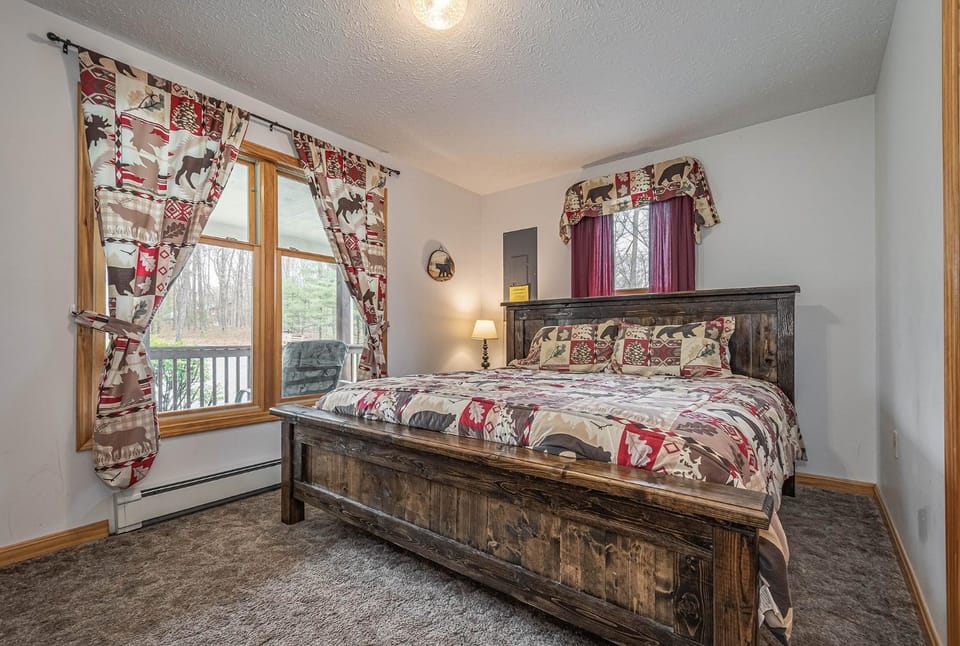 Bed, Bedroom, Garden view, heating