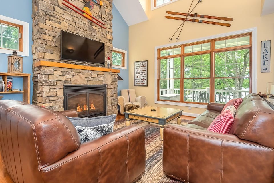 TV and multimedia, Living room, Seating area, Garden view, fireplace, furniture