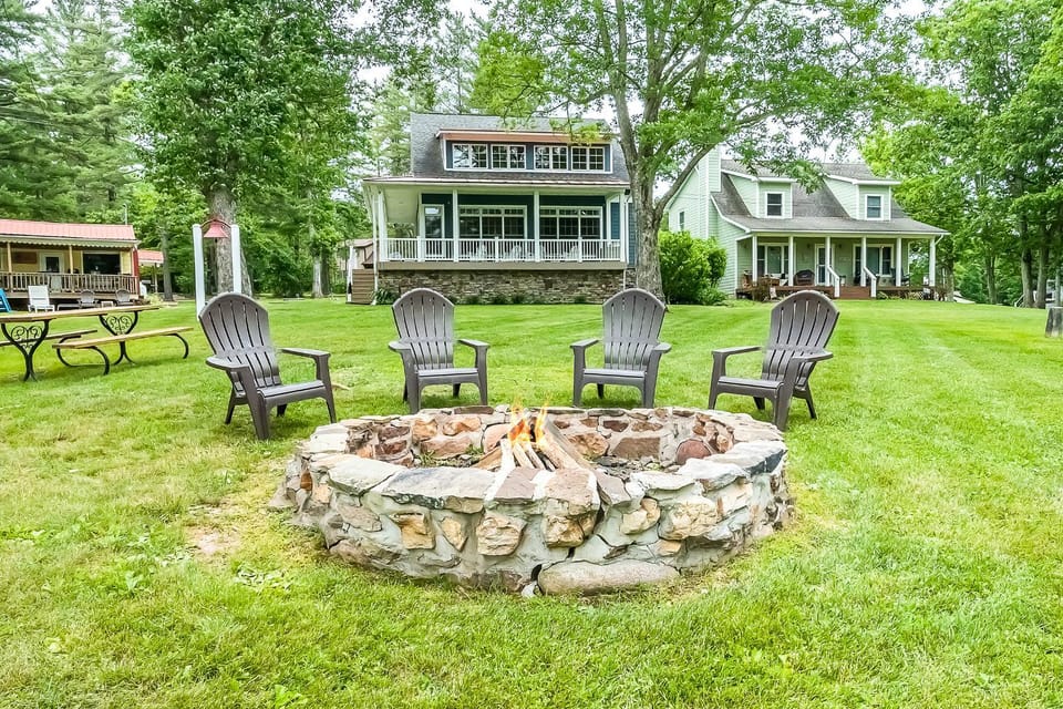 Property building, Patio, Natural landscape, BBQ facilities, Garden, Seating area, Area and facilities