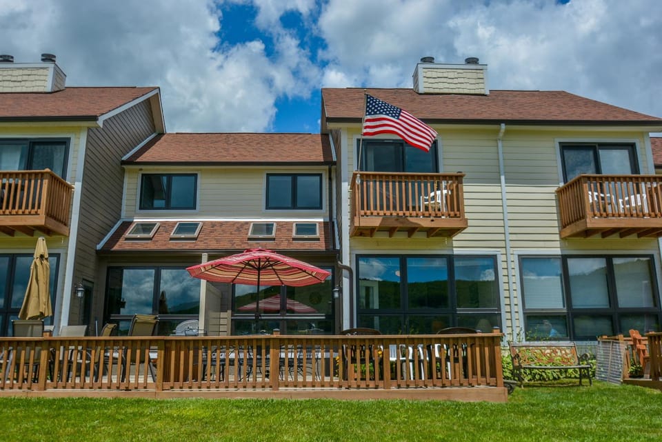 Ski Harbor 16 House in McHenry