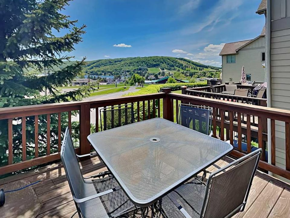 Patio, Natural landscape, View (from property/room), Balcony/Terrace, Seating area, Mountain view