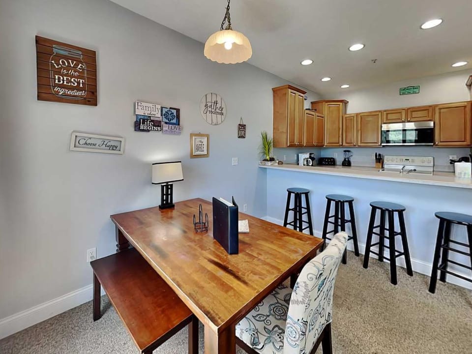 Kitchen or kitchenette, Seating area, Dining area, furniture