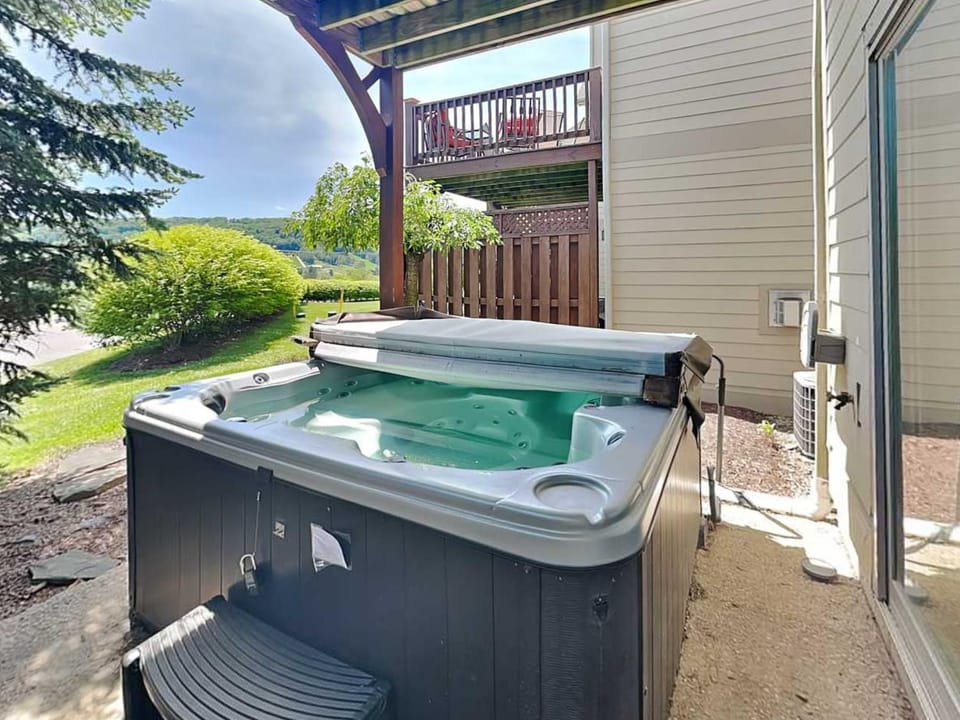 Property building, Natural landscape, Garden, Hot Tub