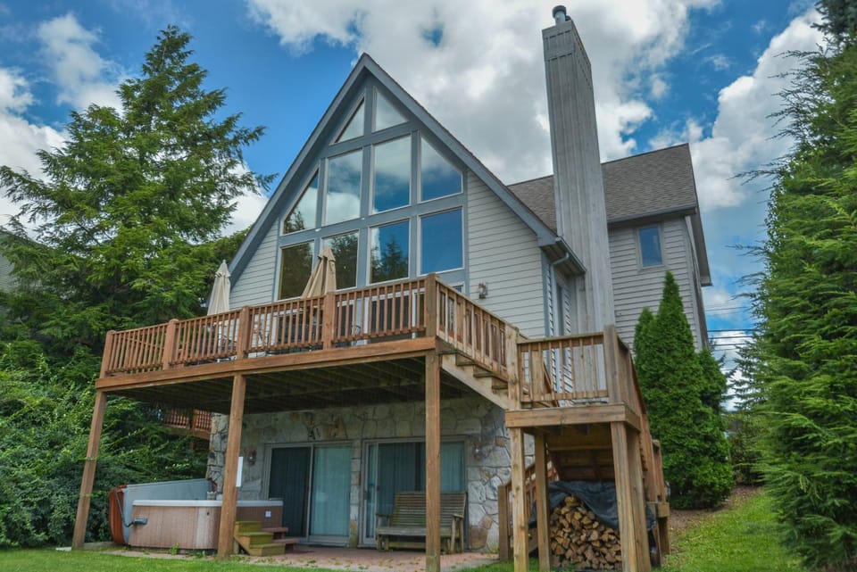 Rockledge Manor House in Deep Creek Lake
