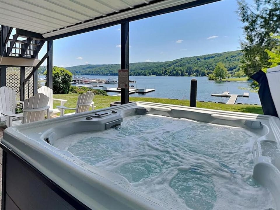 Patio, Natural landscape, Hot Tub, Garden view, Lake view