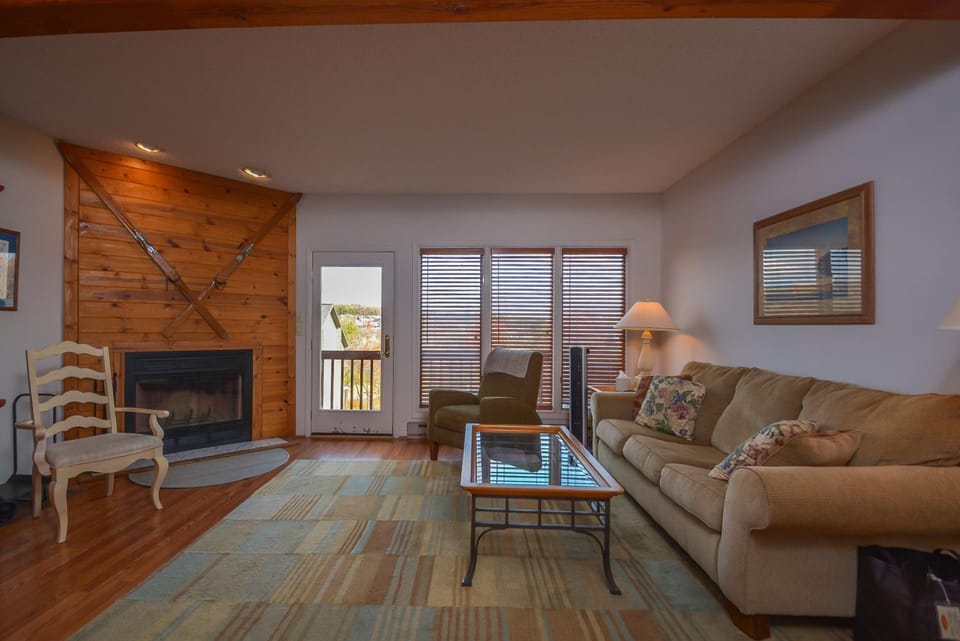 Balcony/Terrace, Living room, Seating area, fireplace, furniture