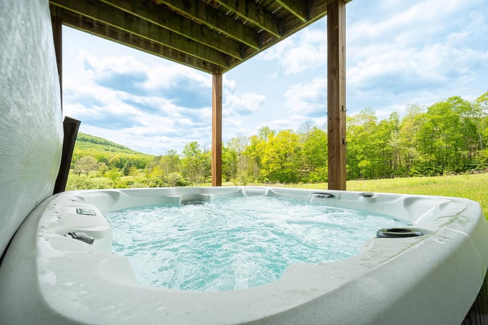 Patio, Natural landscape, Hot Tub, View (from property/room), Balcony/Terrace, Garden view
