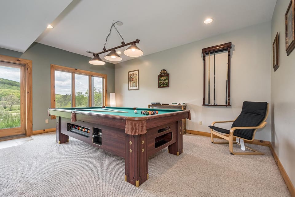 Natural landscape, Billiard, Game Room, Seating area, Garden view, furniture