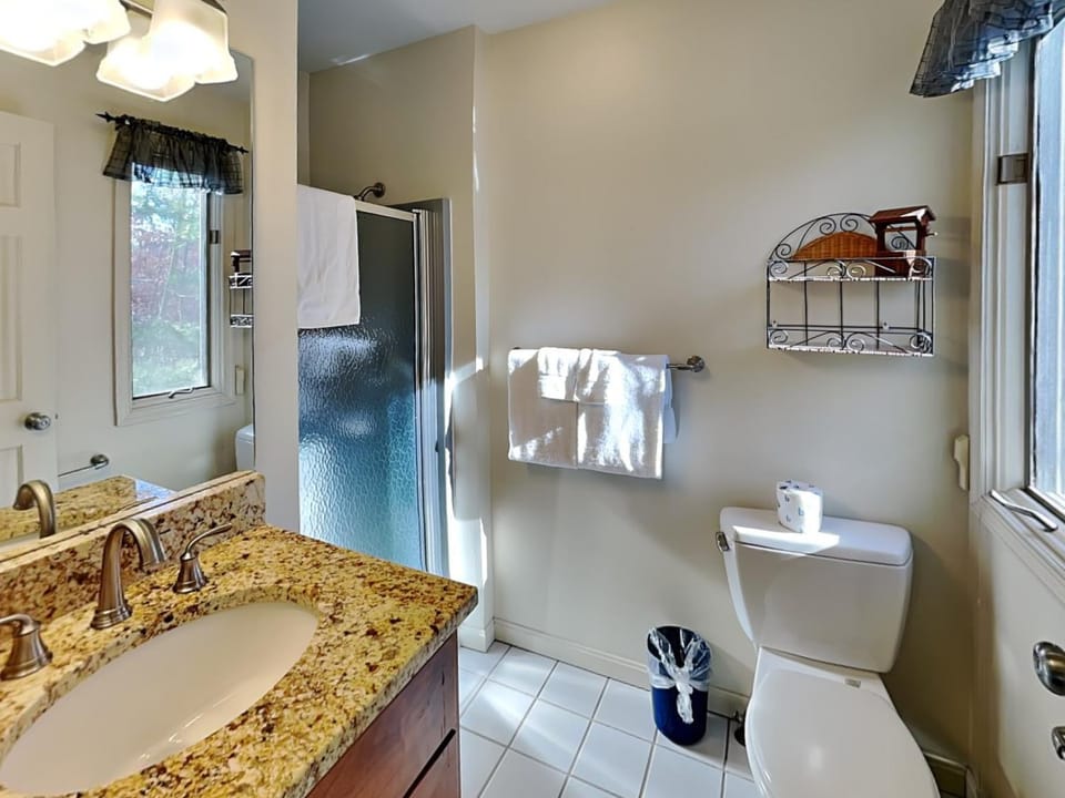 Shower, Toilet, Bathroom, towels
