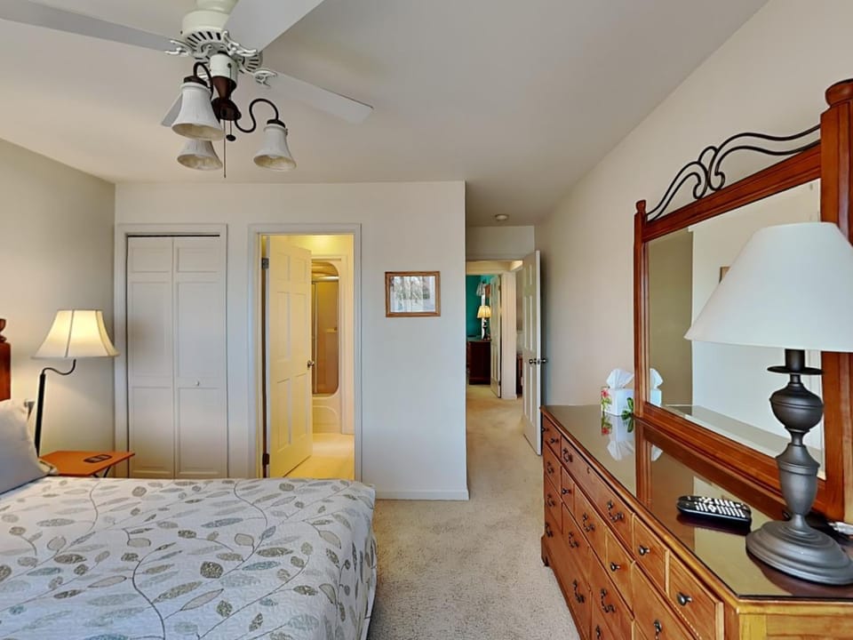 Bed, Bathroom, Bedroom, wardrobe