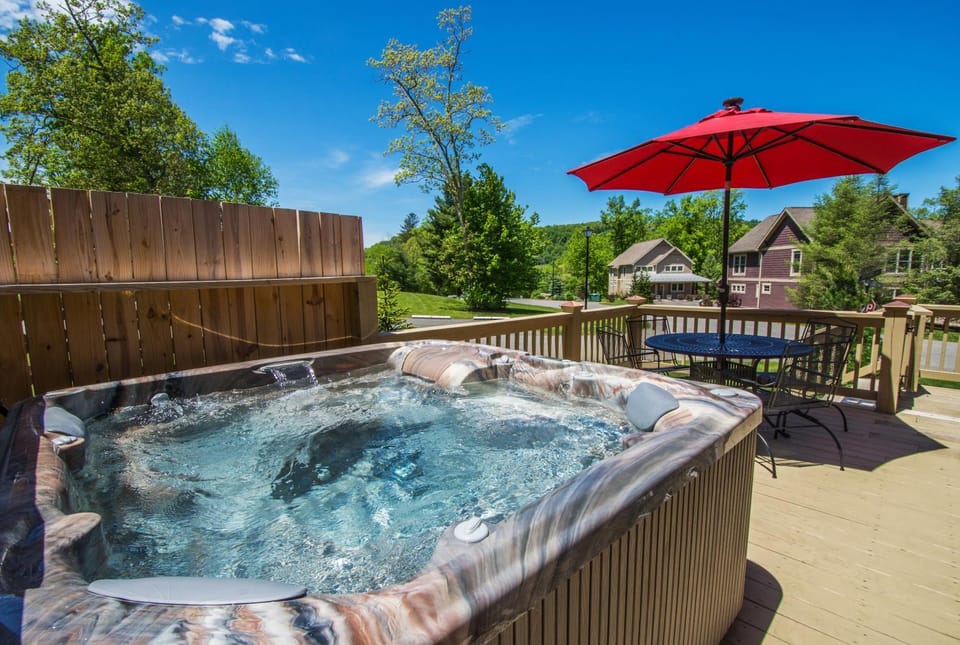 Patio, Neighbourhood, Natural landscape, Hot Tub, Balcony/Terrace