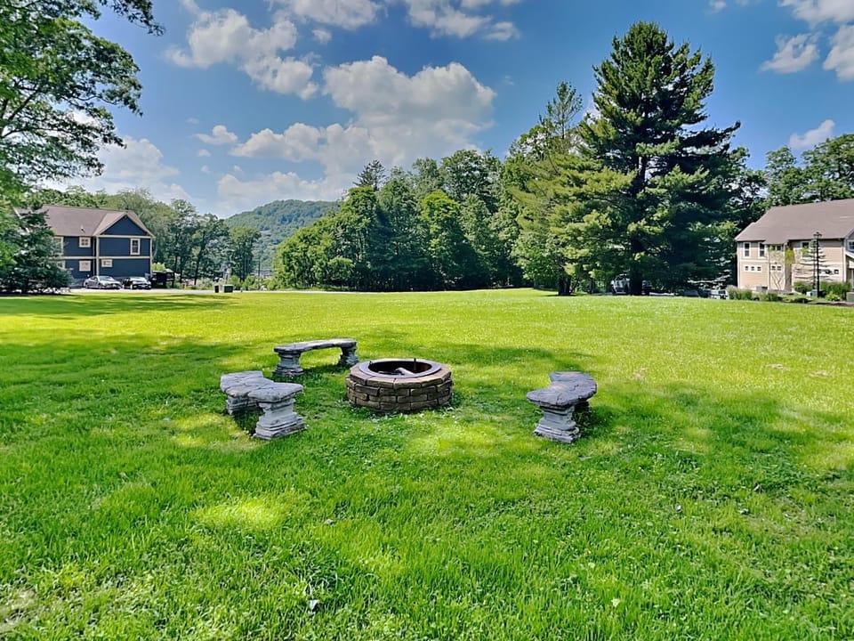 Some Kind of Wonderful House in Deep Creek Lake