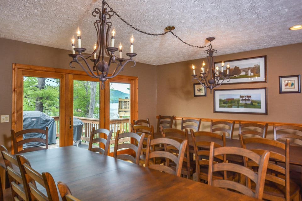 View (from property/room), Balcony/Terrace, Seating area, Dining area, Lake view, furniture