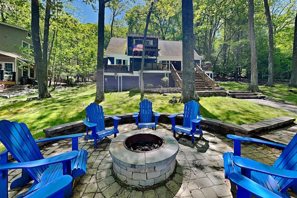 Bearfoot Lodge House in Deep Creek Lake