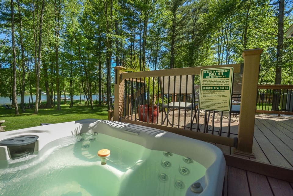 Natural landscape, Hot Tub, Balcony/Terrace, Garden view, Lake view