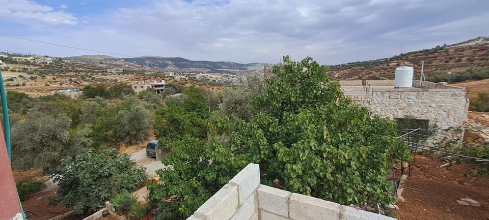 Nearby landmark, Day, Natural landscape, Landmark view, Mountain view