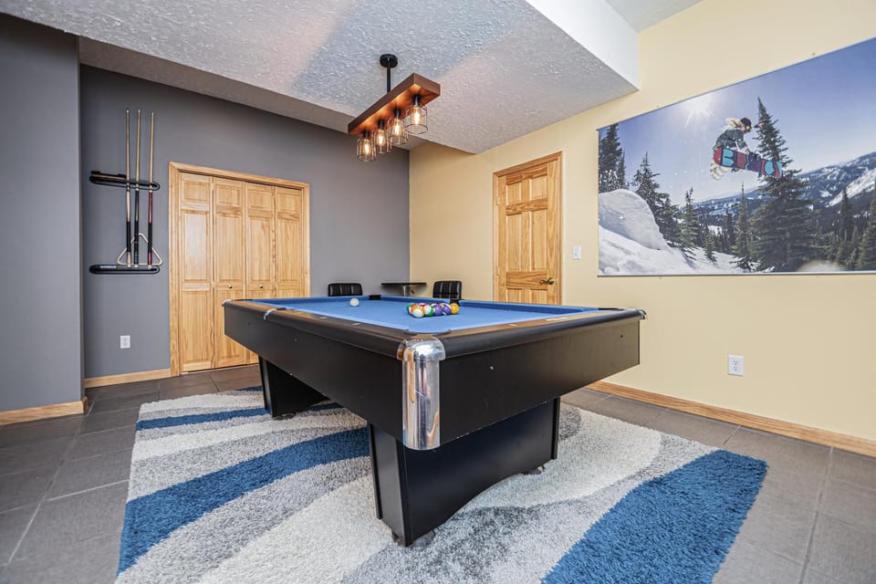 Billiard, Game Room
