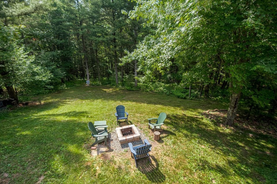 Natural landscape, Garden, Seating area, Garden view, fireplace