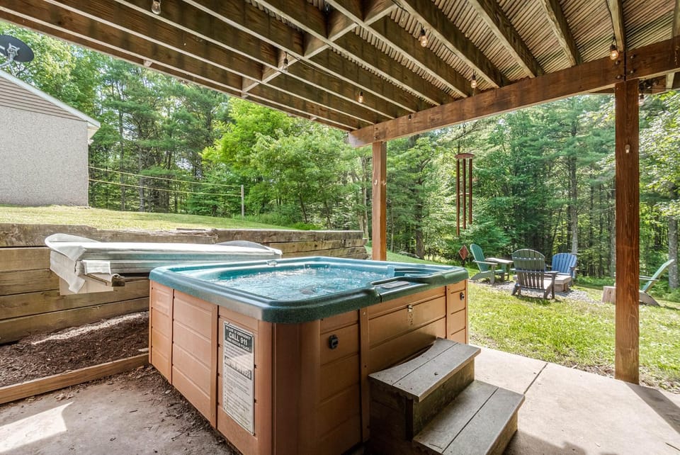 Patio, Natural landscape, Hot Tub, Garden view