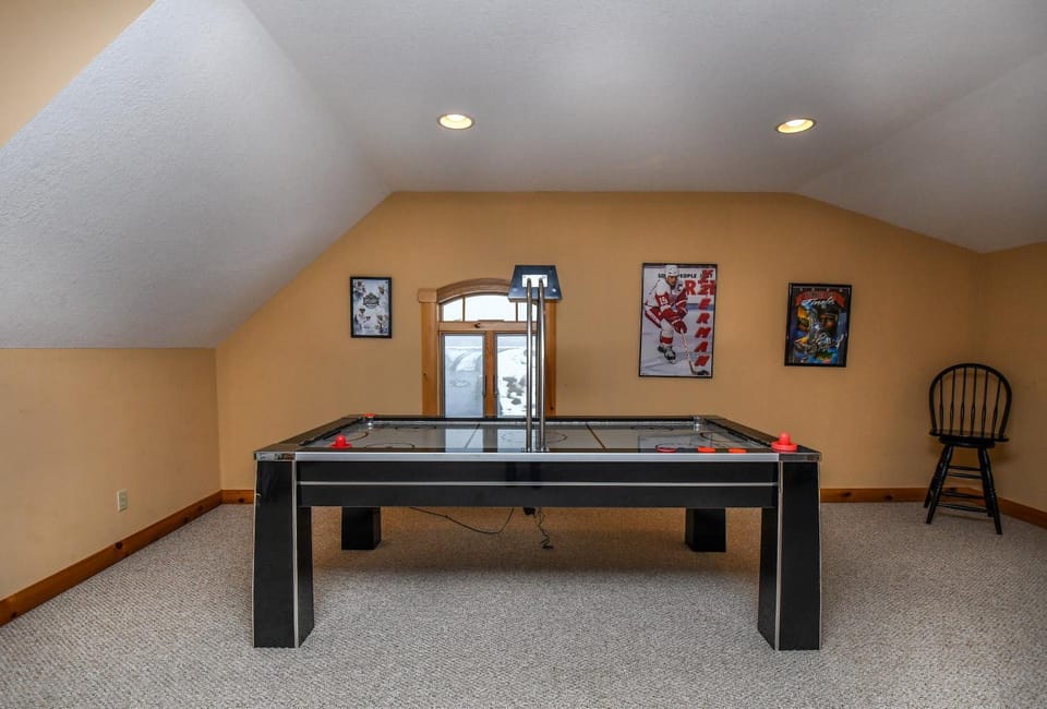 Game Room, Seating area, Area and facilities