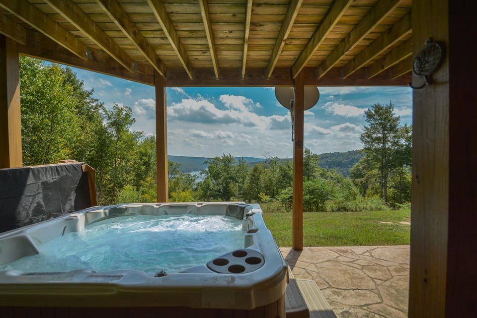 Natural landscape, Hot Tub, View (from property/room), Garden view