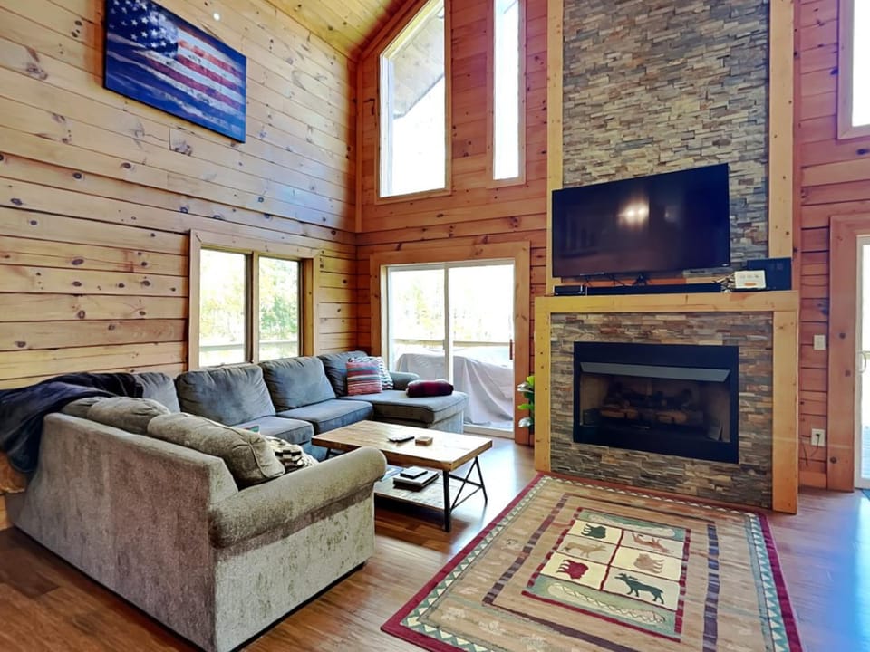 LakeStar Chalet House in Deep Creek Lake