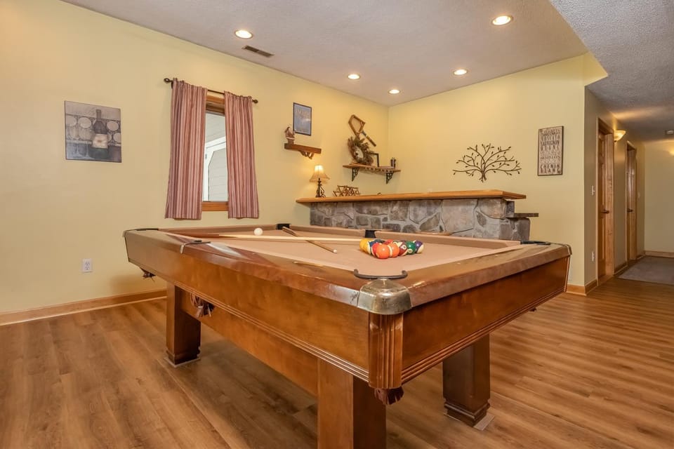 Billiard, Game Room, fireplace