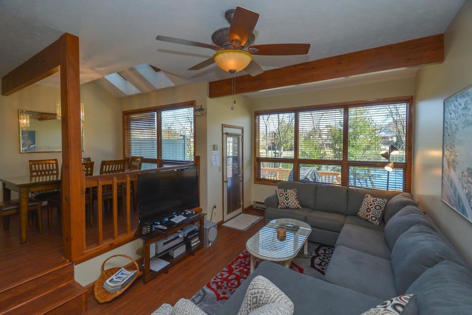TV and multimedia, Living room, Seating area, Dining area, Garden view, furniture