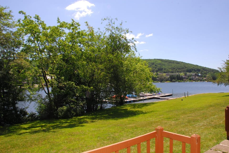 Natural landscape, Garden, Lake view, Mountain view, Area and facilities