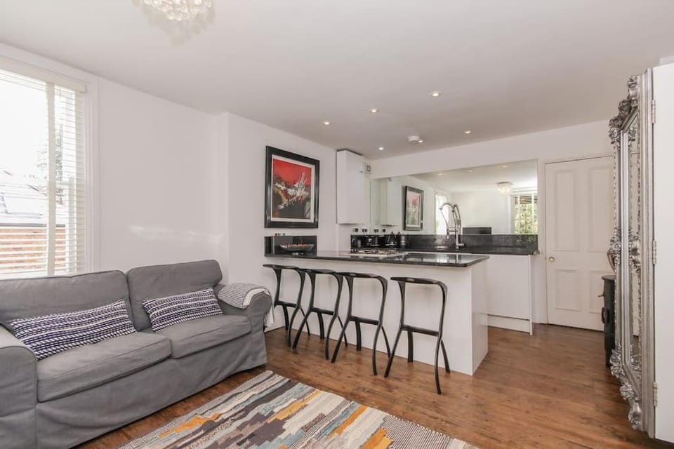 Flat 2, 158 Abingdon Road Apartment in Oxford