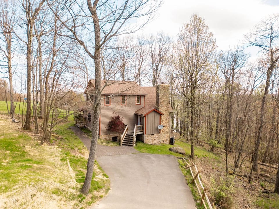 One Ski Hill House in McHenry