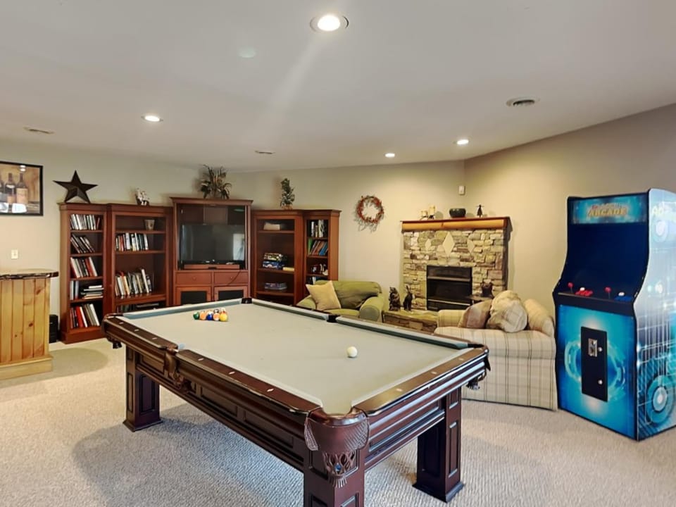 One Ski Hill House in McHenry