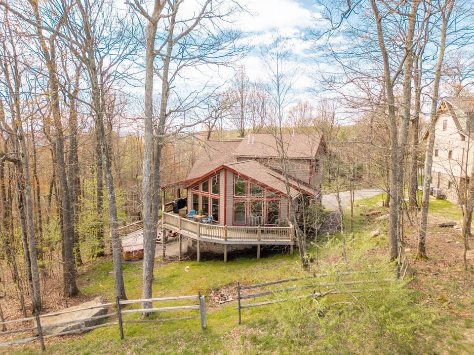 One Ski Hill House in McHenry