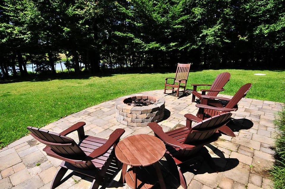 Patio, Natural landscape, BBQ facilities, Garden, Seating area, Garden view