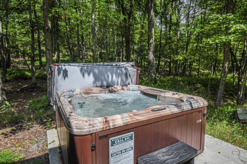 Natural landscape, Garden, Hot Tub, Garden view
