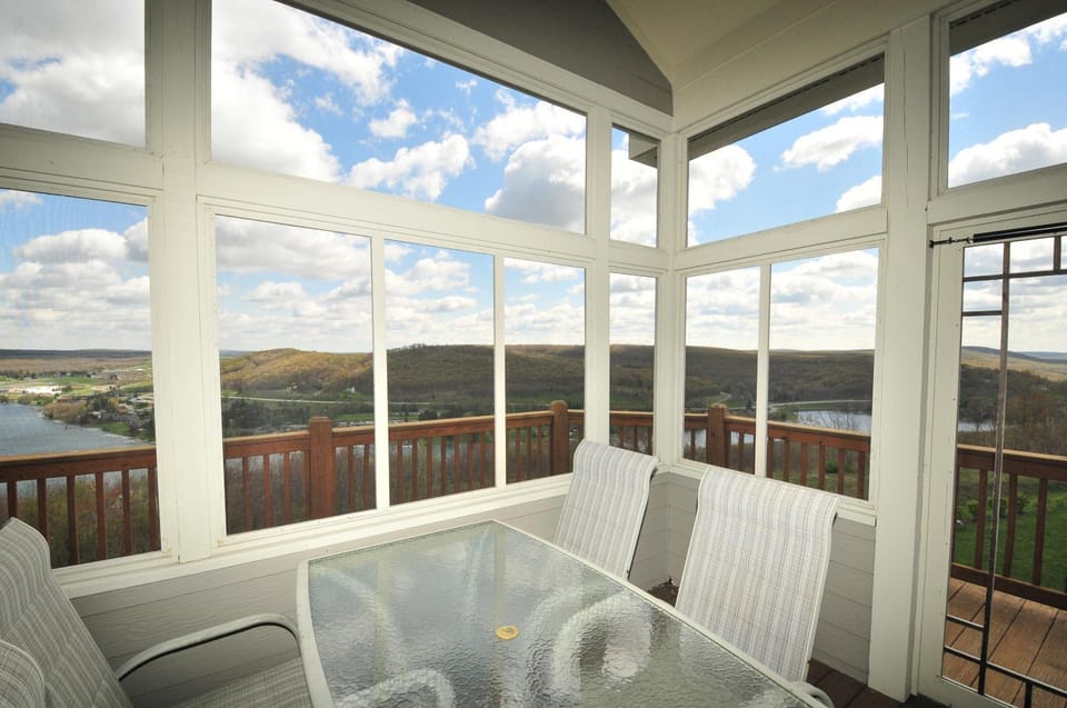 Solarium, View (from property/room), Seating area, Dining area, Garden view, Lake view, Mountain view