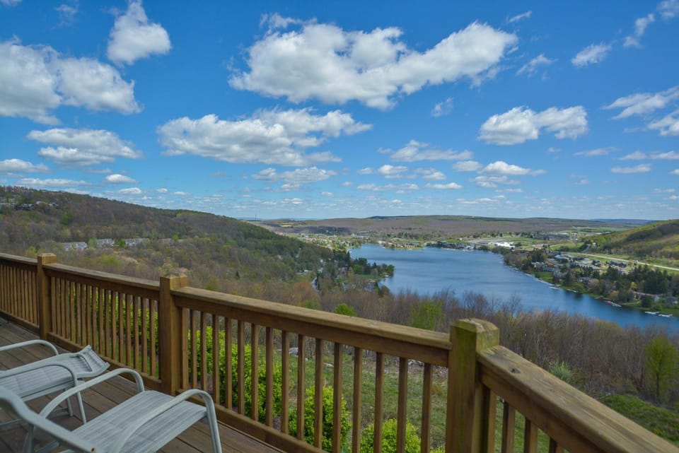Natural landscape, Balcony/Terrace, Seating area, Garden view, Lake view