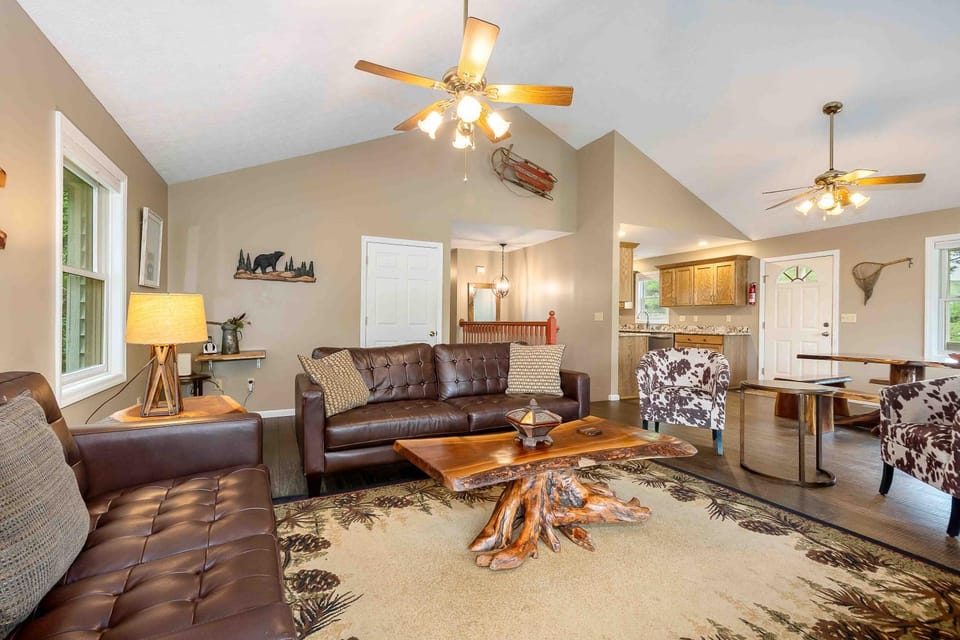Kitchen or kitchenette, Living room, Seating area, Dining area, furniture