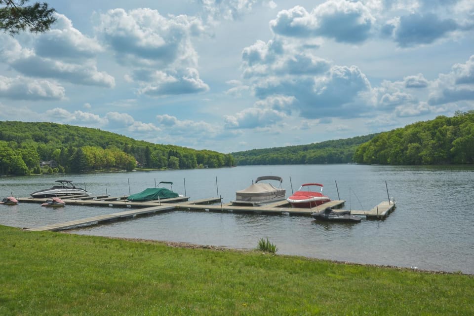 Natural landscape, Garden, View (from property/room), Garden view, Lake view